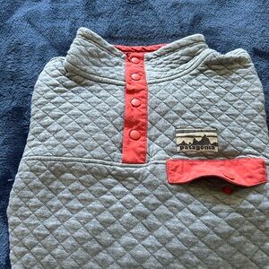 Patagonia Quilted Pullover in Gray with Red Details